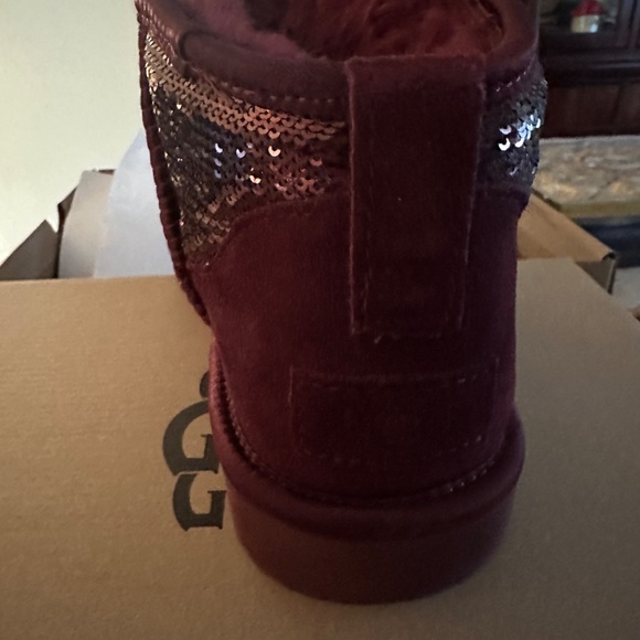 New UGG Classic Ultra Mini Mirror Ball Boots wide grape sequins Size 8 - Picture 9 of 12